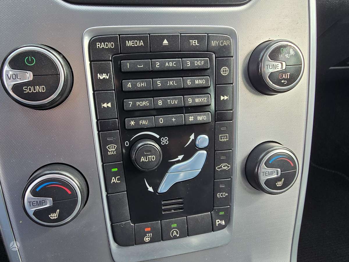 Volvo V70 2015 — photo 19