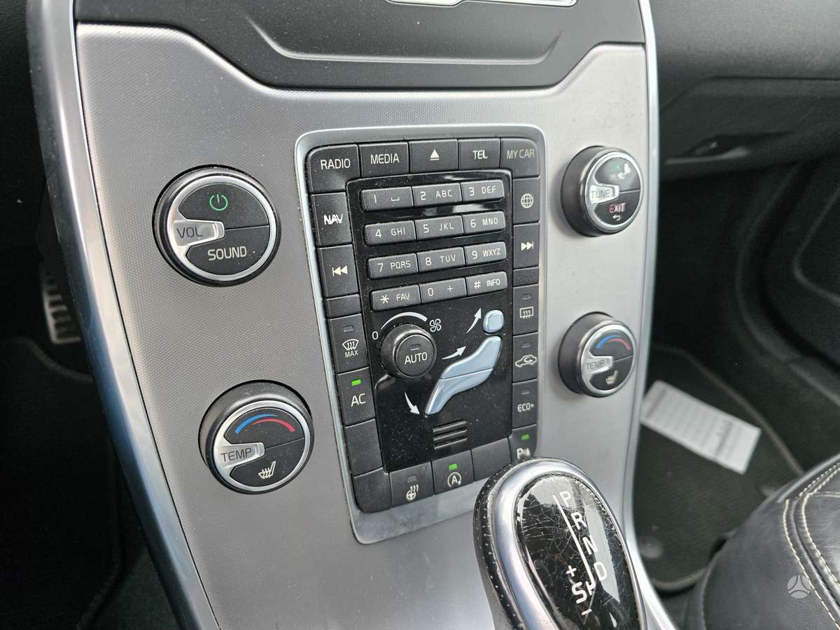 Volvo V70 2015 — photo 19