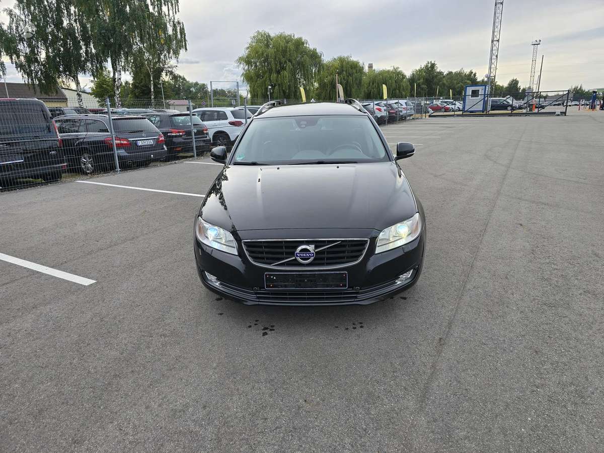 Volvo V70 2015 — rear view