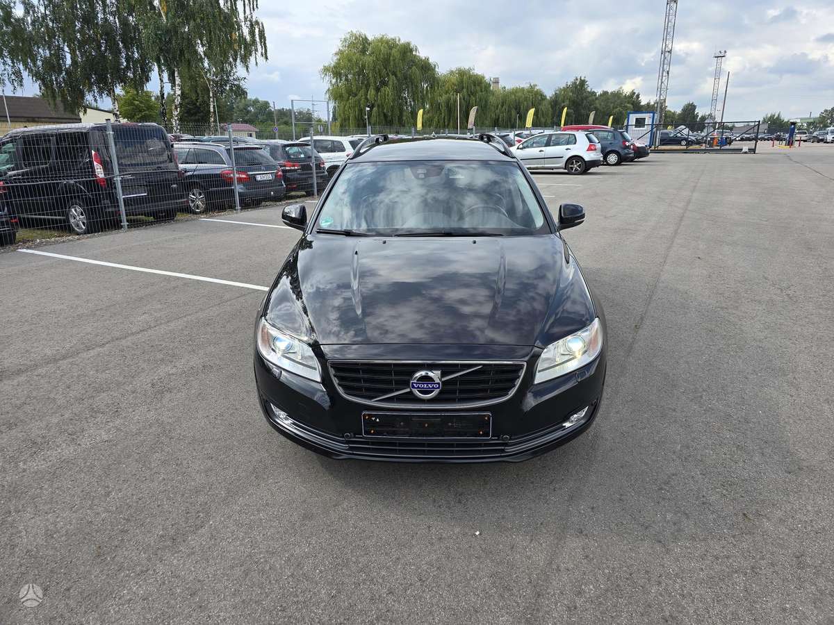 Volvo V70 2015 — rear view