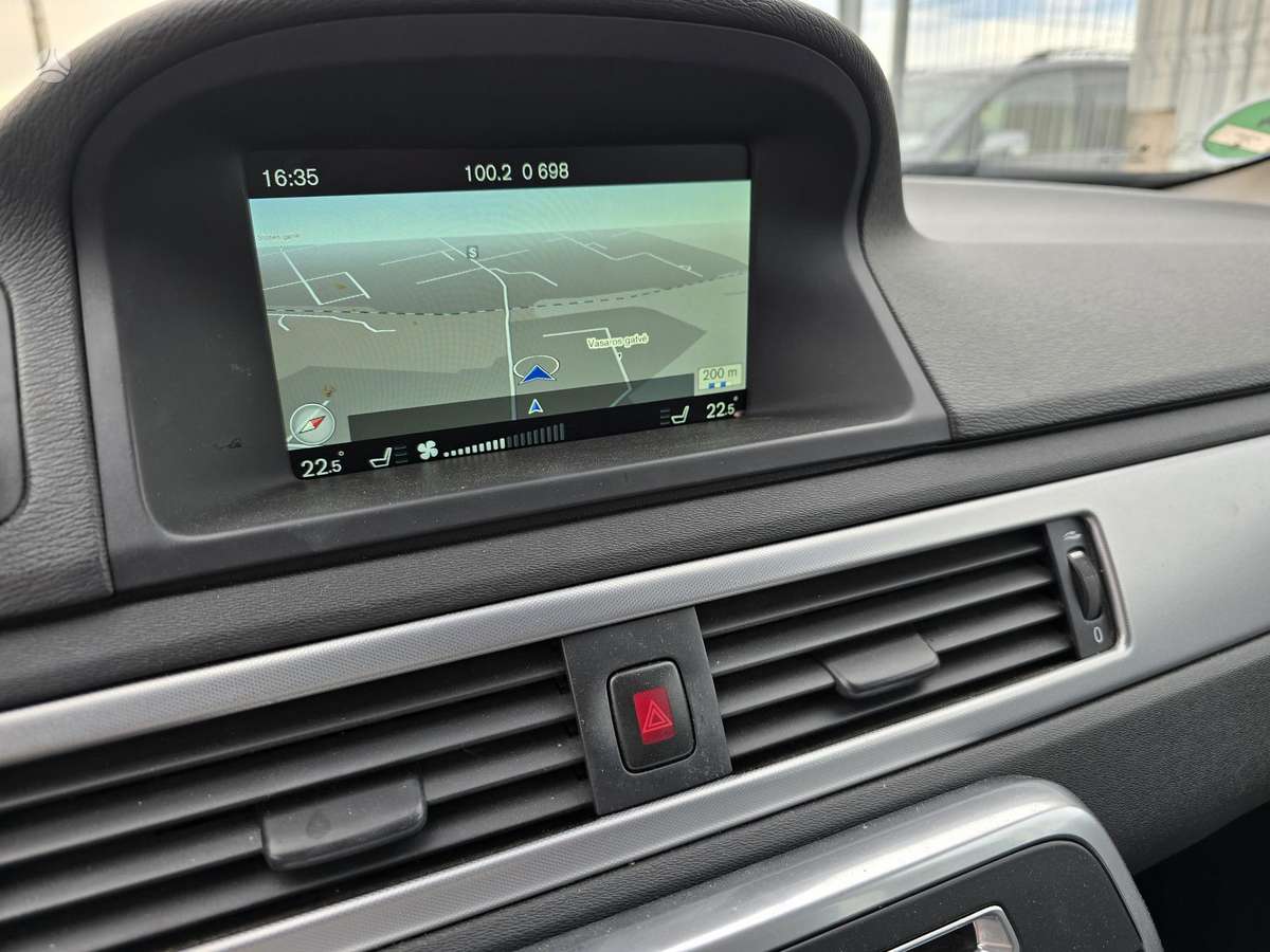 Volvo V70 2015 — photo 20