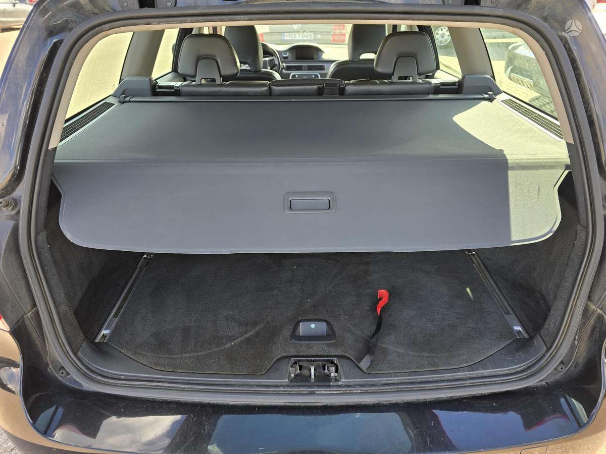 Volvo V70 2015 — photo 22