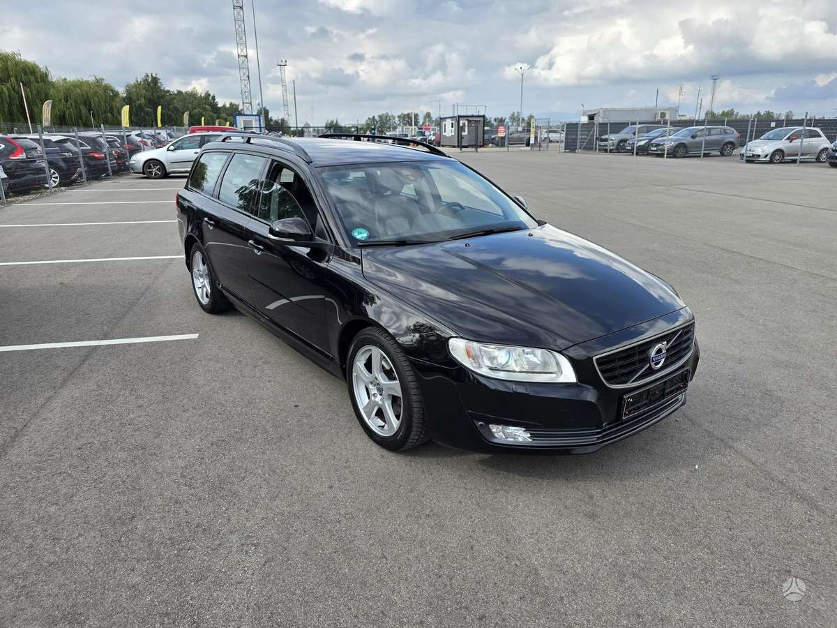 Volvo V70 2015 — interior