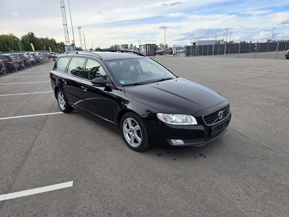 Volvo V70 2015 — interior