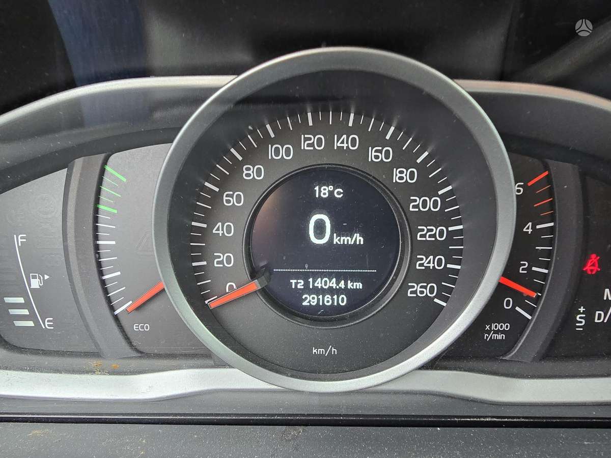 Volvo V70 2015 — photo 9