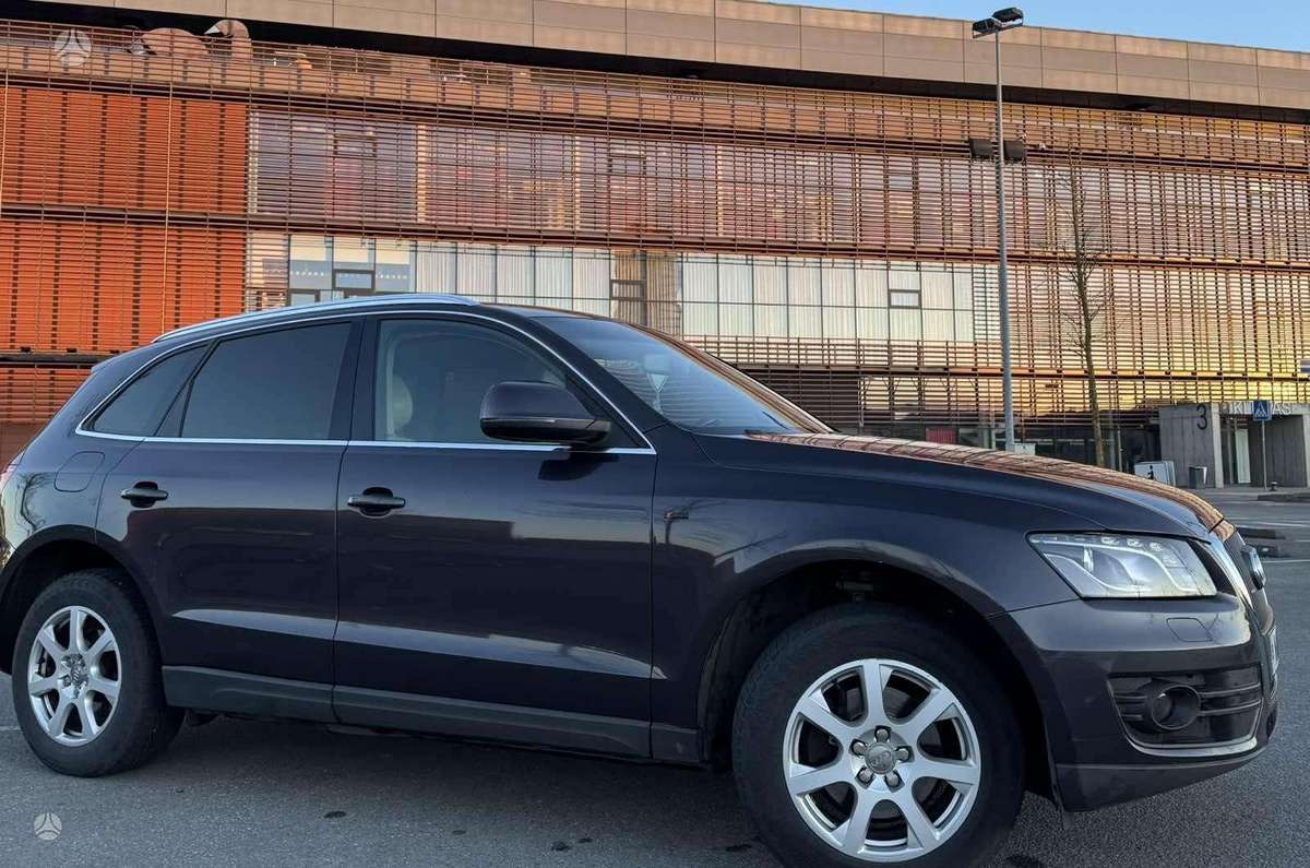 Audi Q5 2009 — салон