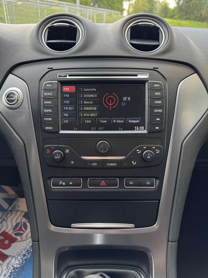 Ford Mondeo 2013 — photo 12