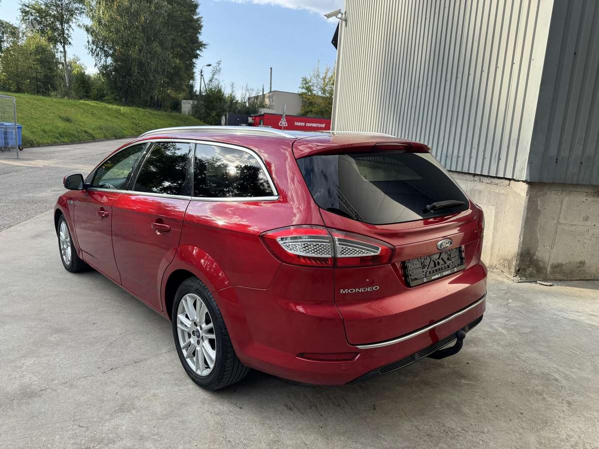 Ford Mondeo 2013 — interior