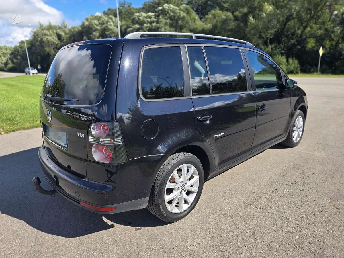 Volkswagen Touran 2010 — engine 1900 cm³, 105 HP (77kW)