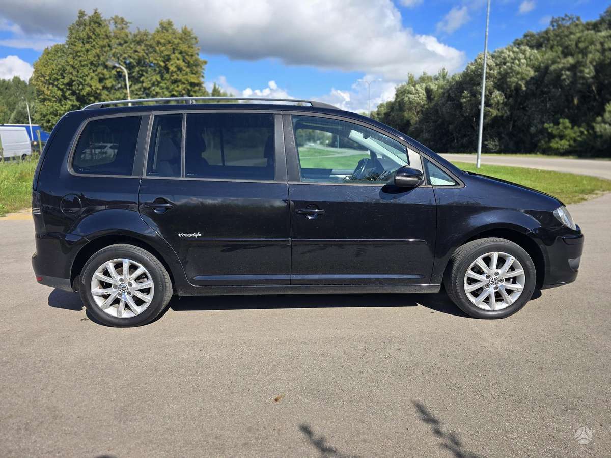 Volkswagen Touran 2010 — photo 5