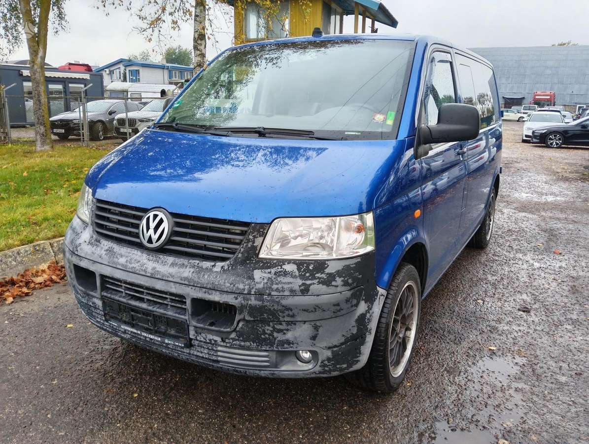 Volkswagen Caravelle 2004 — вигляд ззаду
