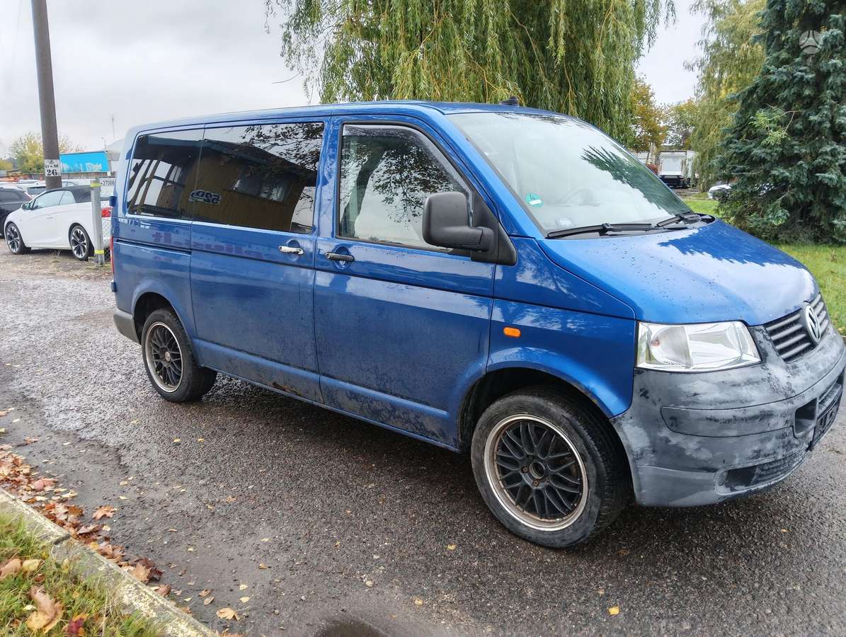 Volkswagen Caravelle 2004 — салон