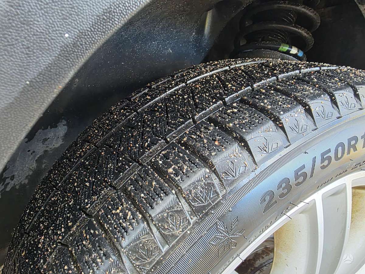 Volkswagen Tiguan 2012 — photo 17