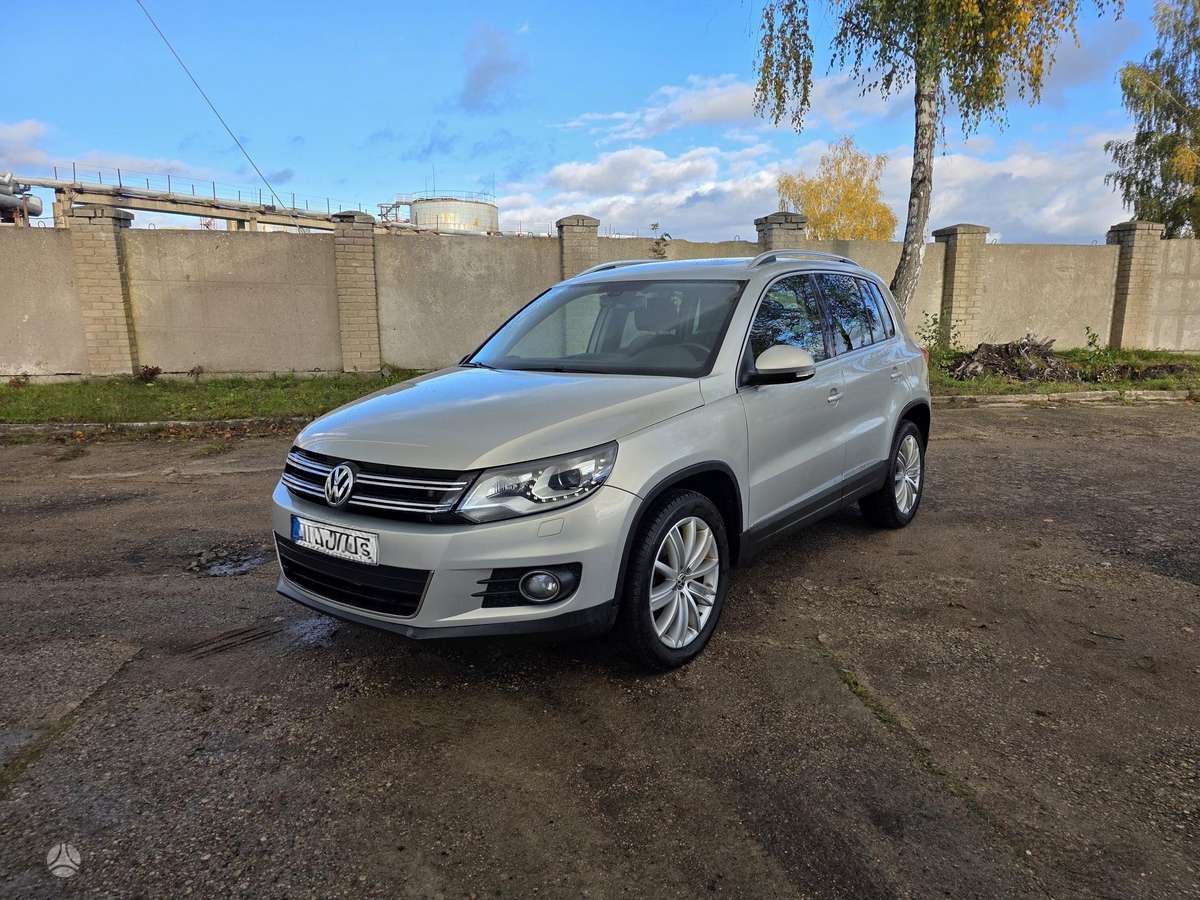 Volkswagen Tiguan 2012 — rear view