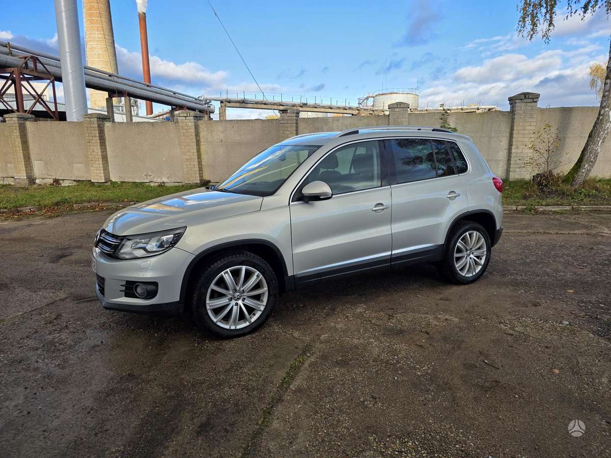 Volkswagen Tiguan 2012 — interior