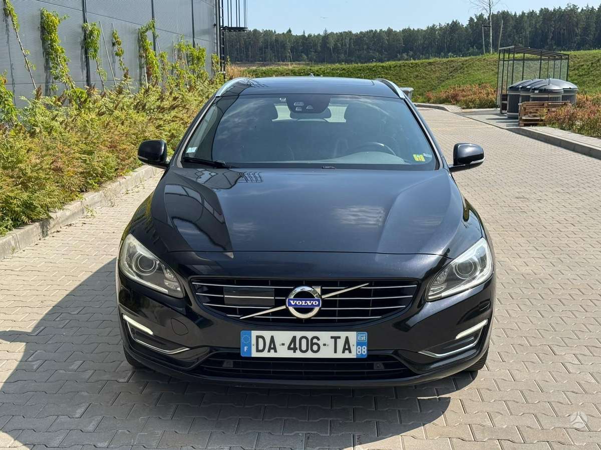 Volvo V60 2013 — rear view
