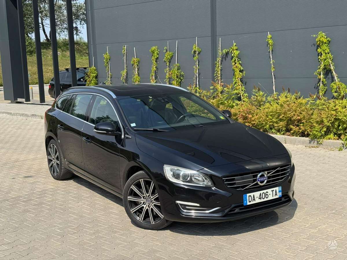 Volvo V60 2013 — interior
