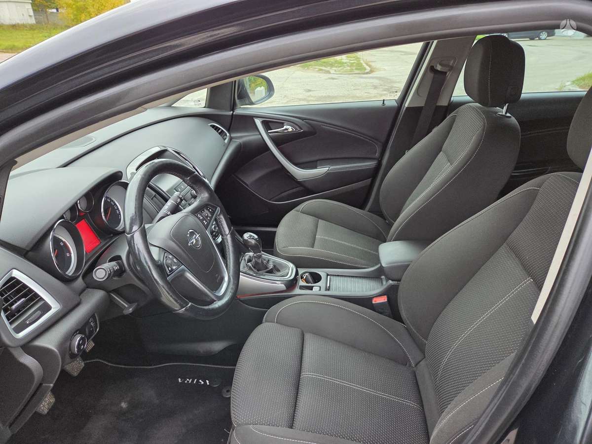 Opel Astra 2013 — photo 10