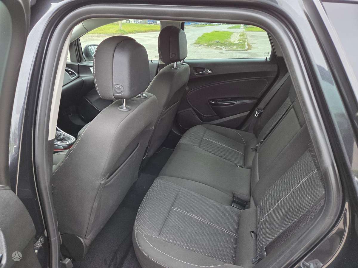 Opel Astra 2013 — photo 11