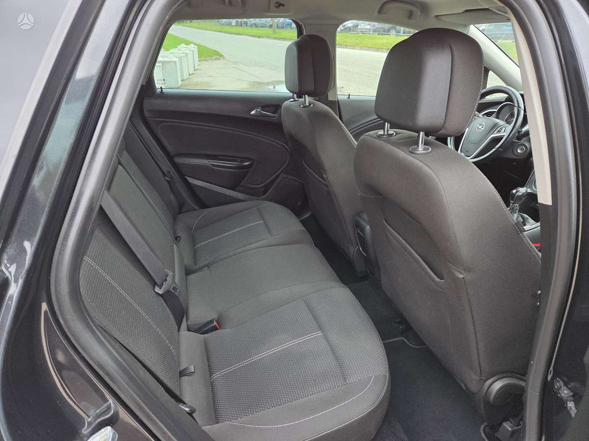 Opel Astra 2013 — photo 13