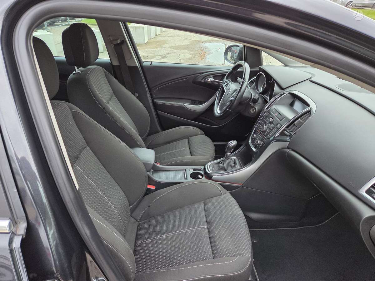 Opel Astra 2013 — photo 14