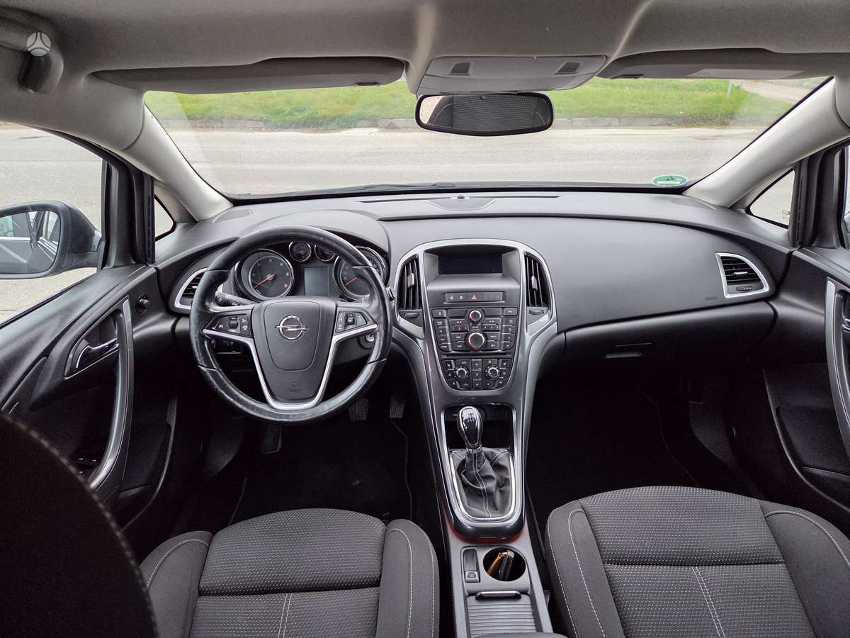 Opel Astra 2013 — photo 15