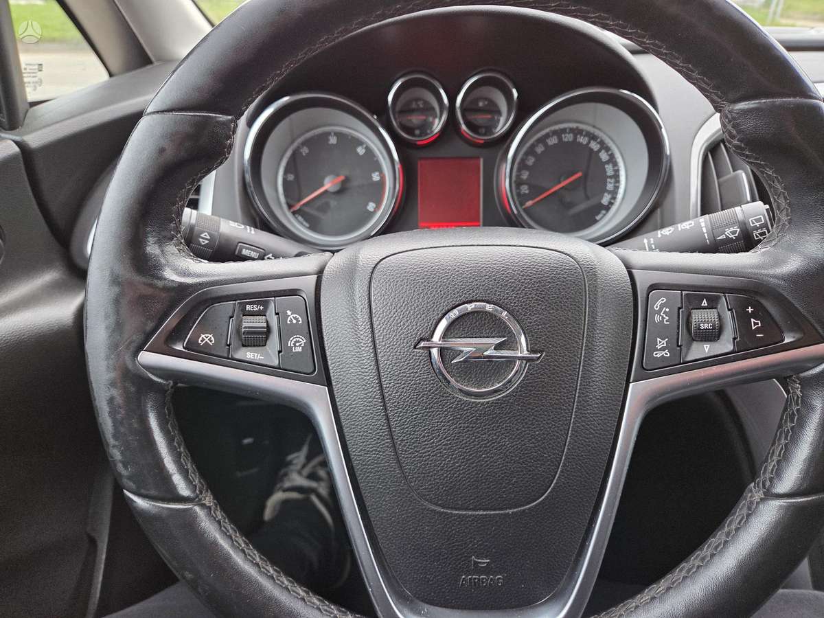 Opel Astra 2013 — photo 16