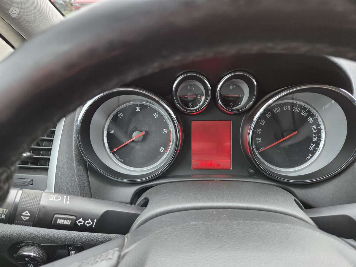 Opel Astra 2013 — photo 17