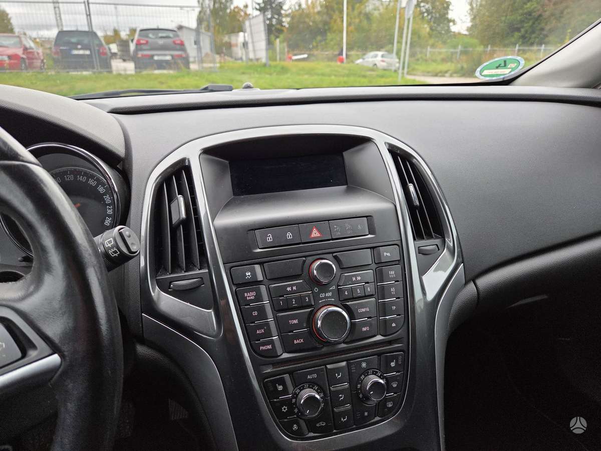 Opel Astra 2013 — photo 18
