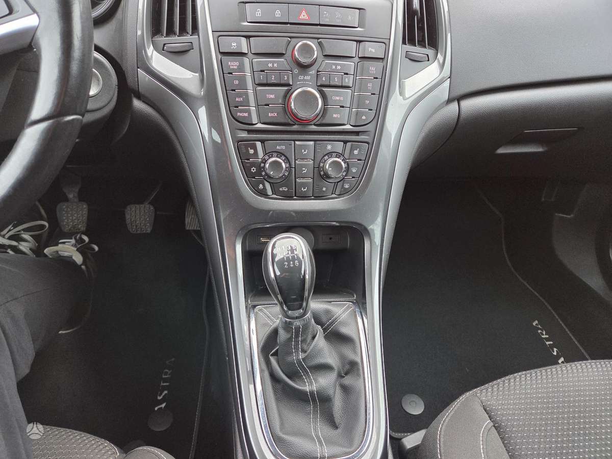 Opel Astra 2013 — photo 19