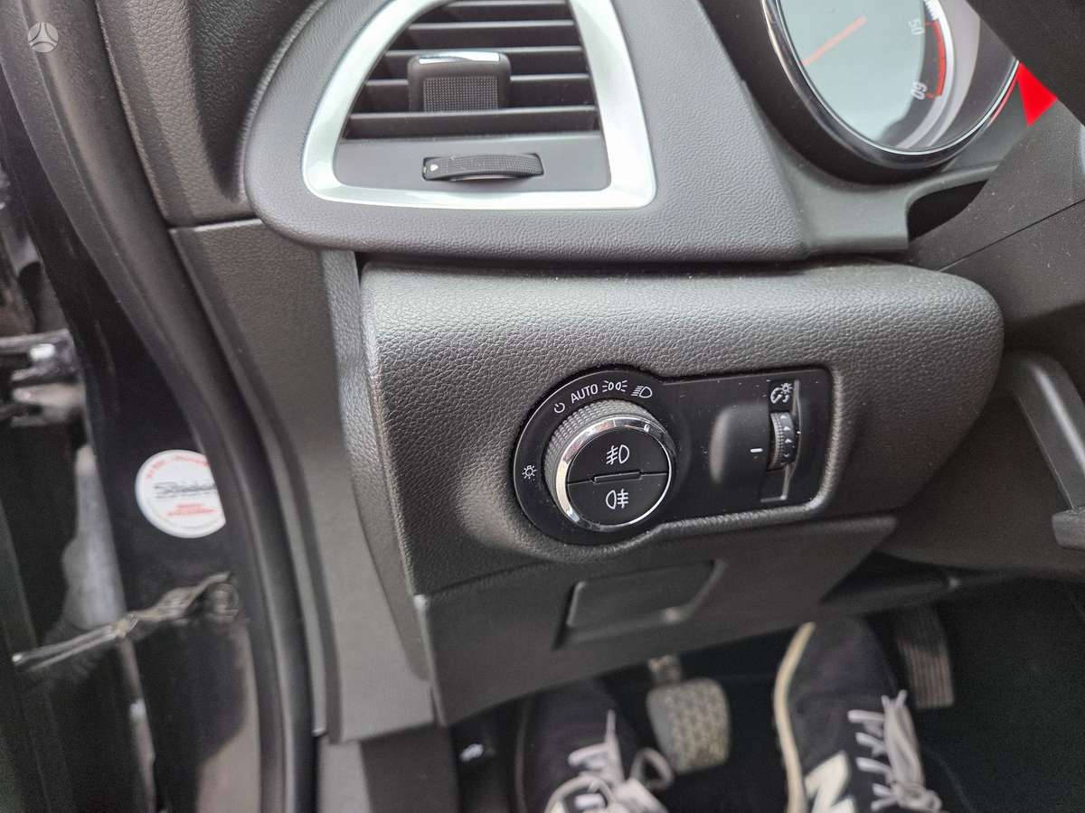Opel Astra 2013 — photo 20