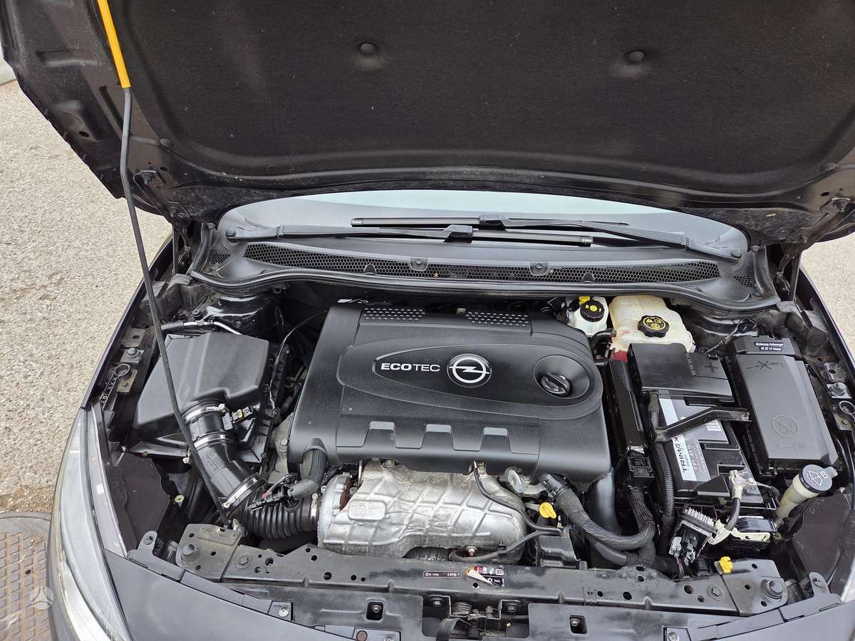 Opel Astra 2013 — photo 21