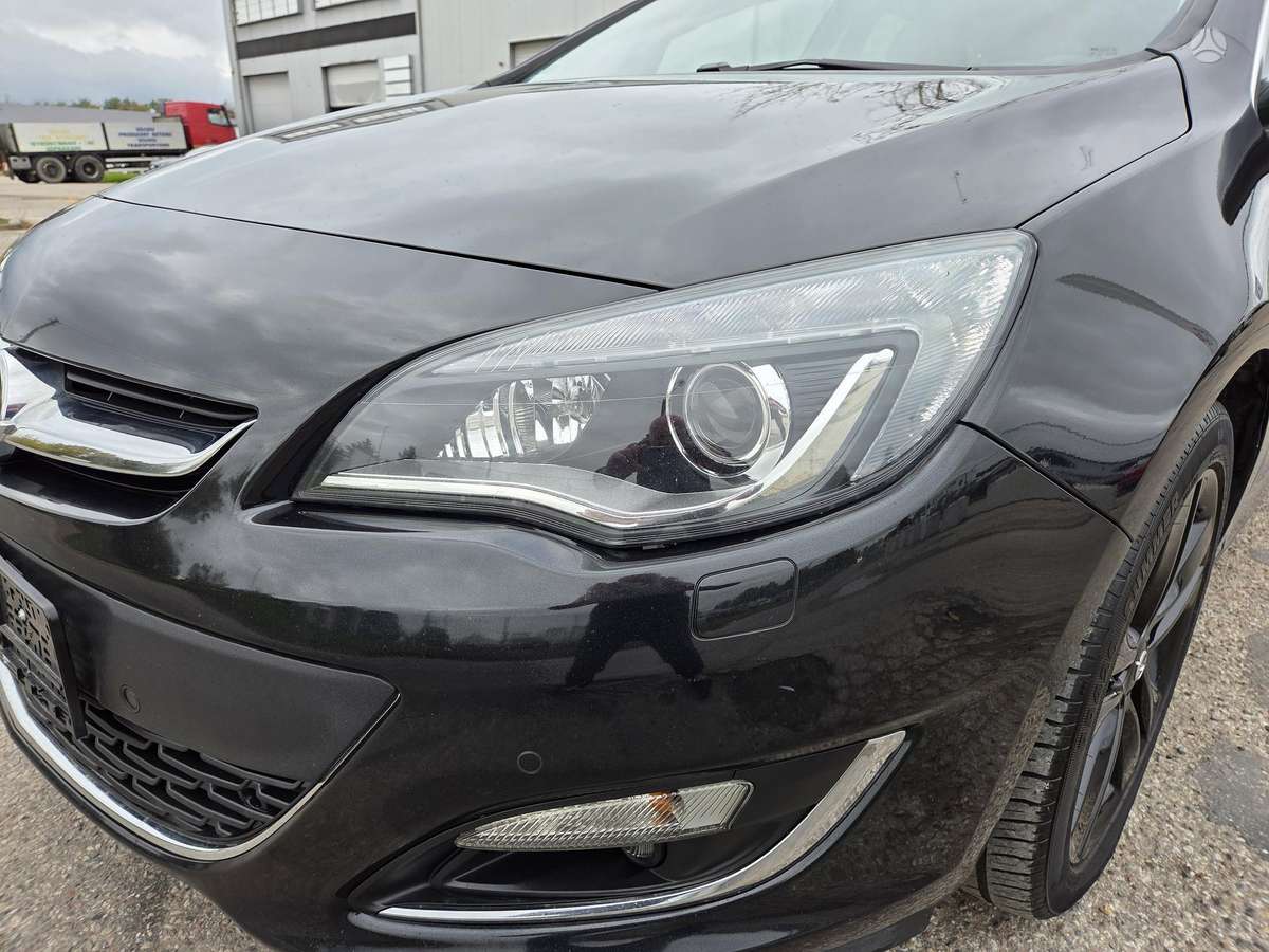 Opel Astra 2013 — photo 22