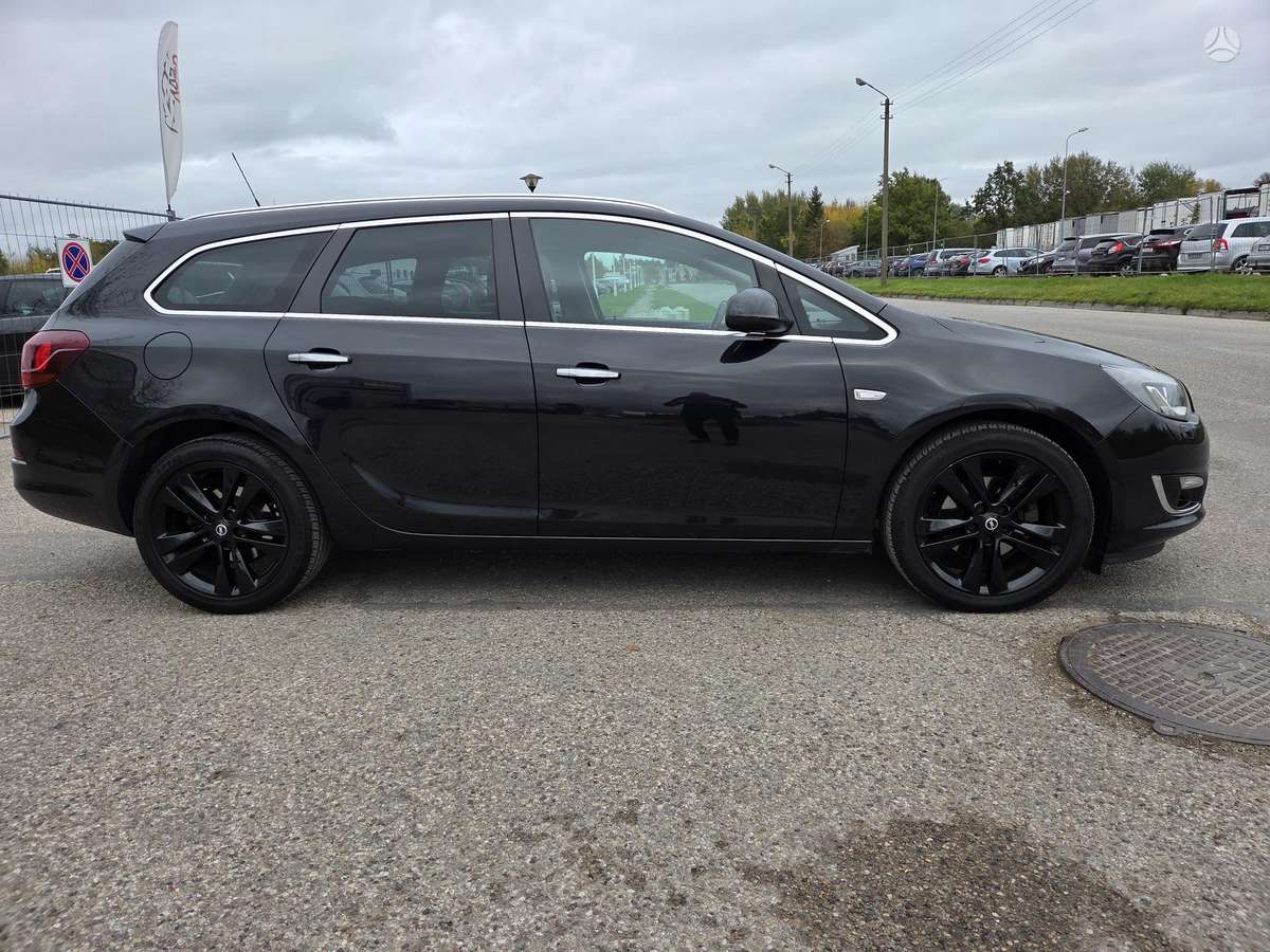 Opel Astra 2013 — interior
