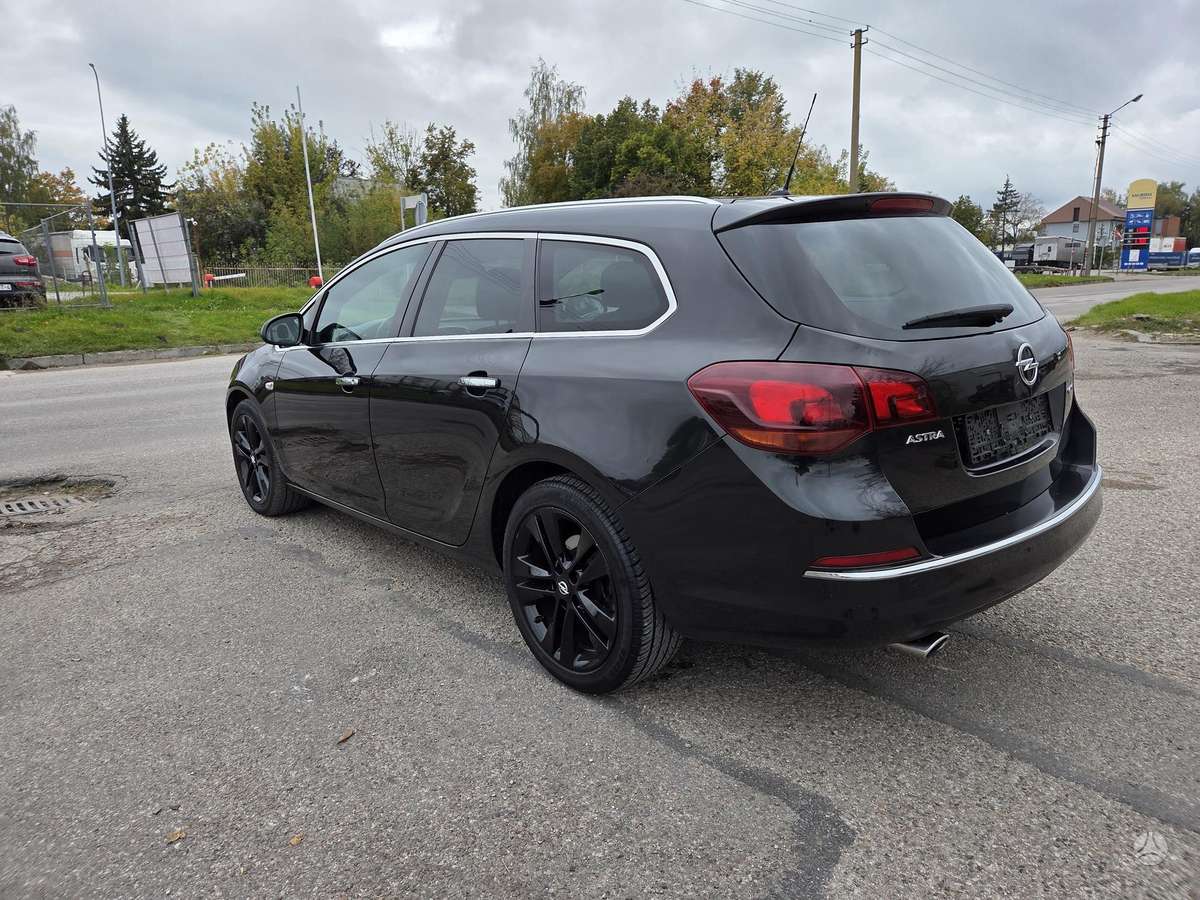Opel Astra 2013 — photo 6