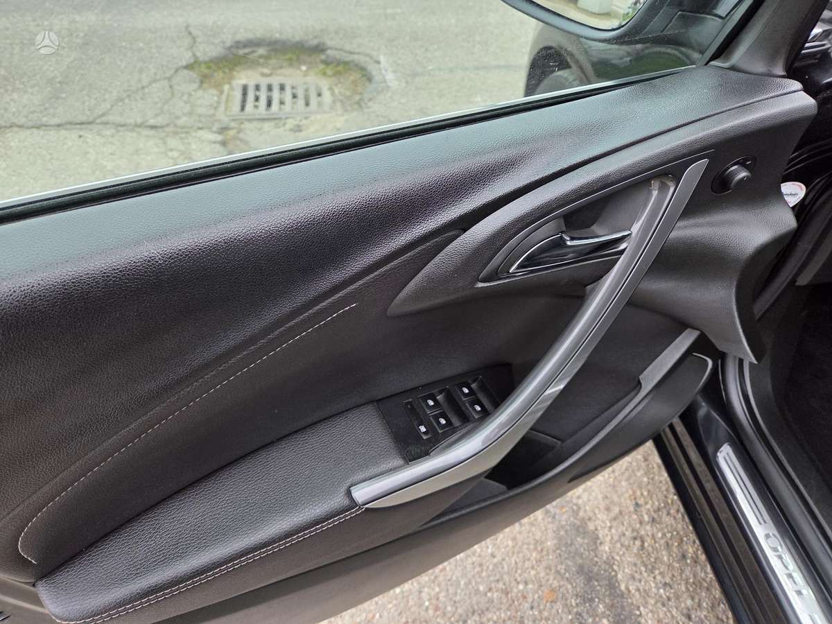 Opel Astra 2013 — photo 9