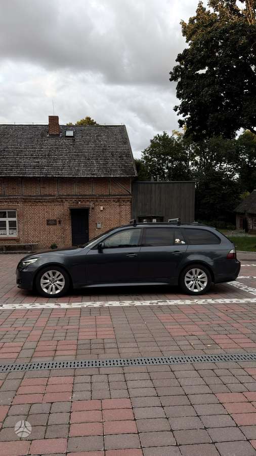 BMW 525 2009 — вигляд ззаду