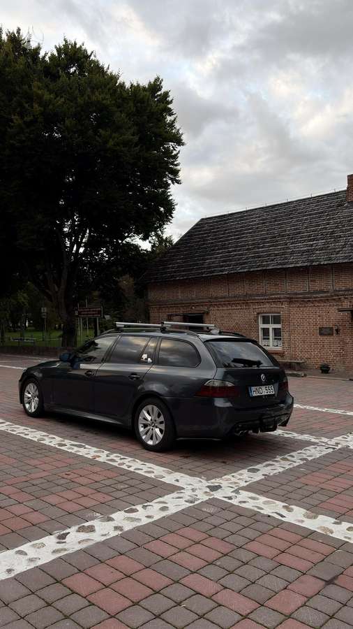 BMW 525 2009 — салон