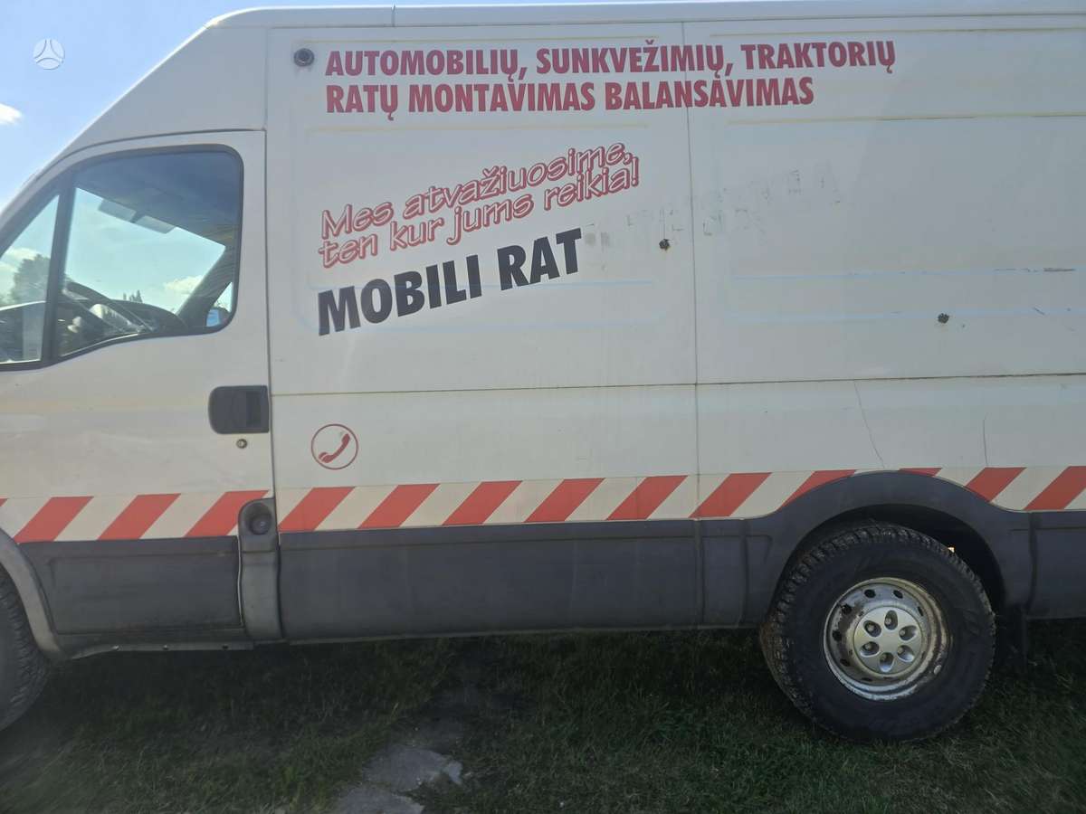 Iveco Daily 2007 — rear view