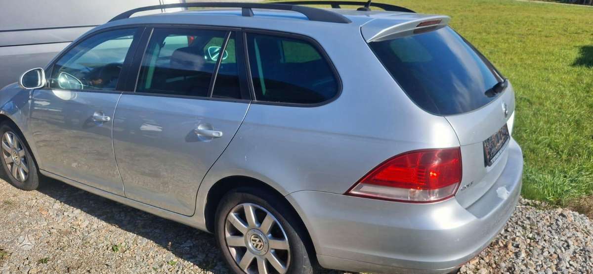 Volkswagen Golf 2011 — вигляд ззаду