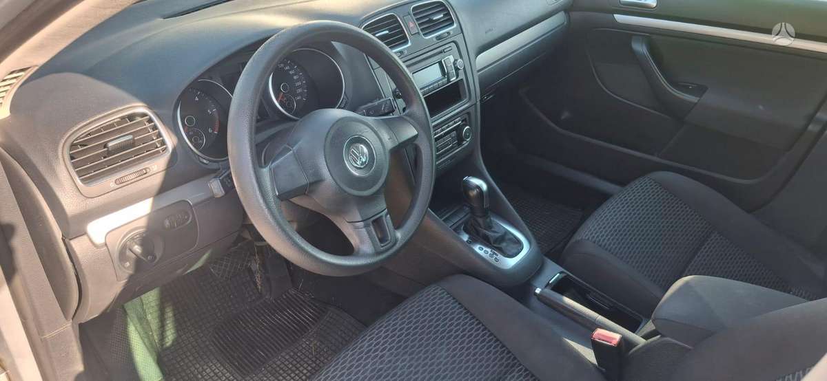 Volkswagen Golf 2011 — двигун 1600 cm³, 105 HP (77kW)