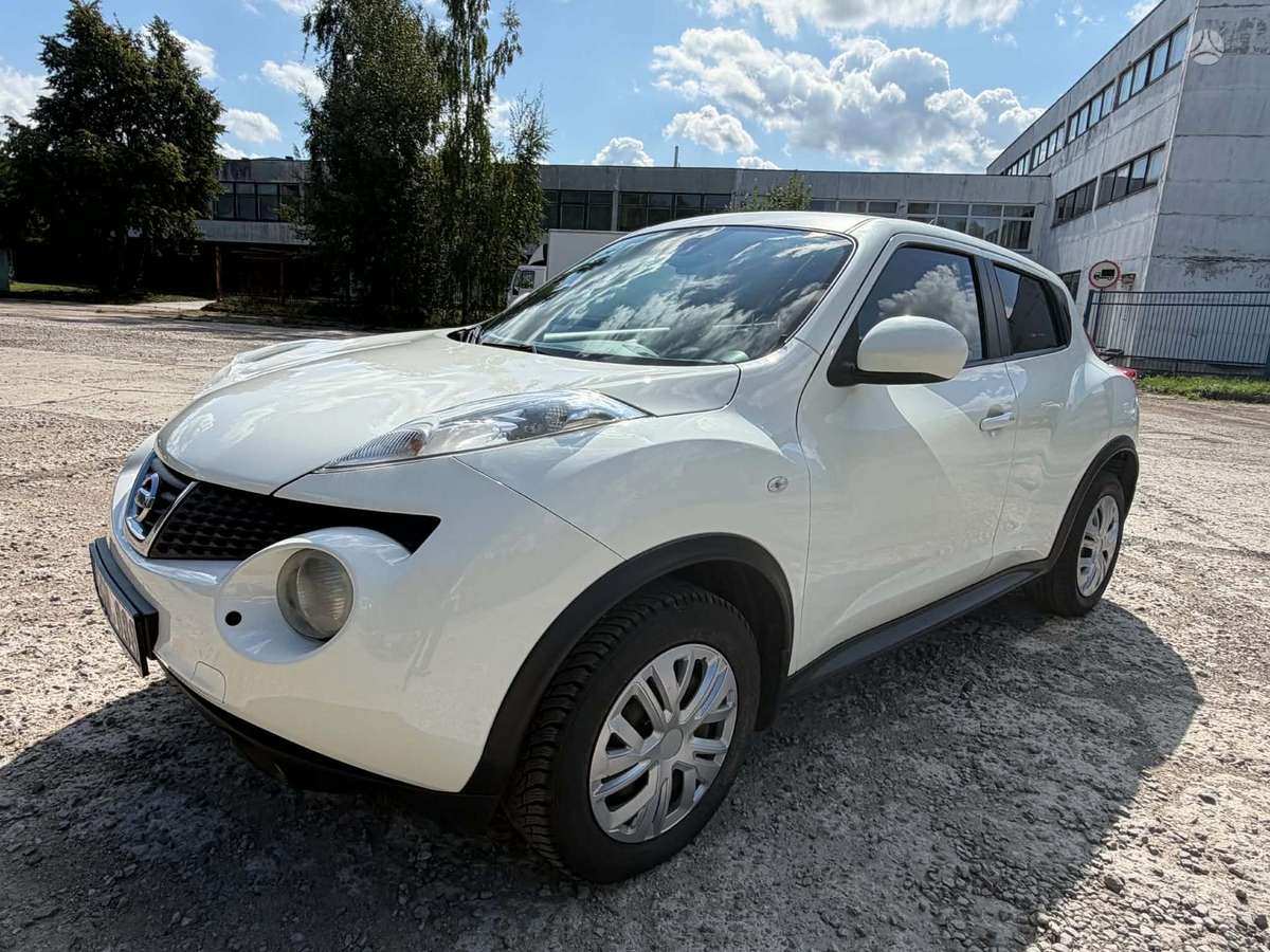 Nissan Juke 2013 — rear view