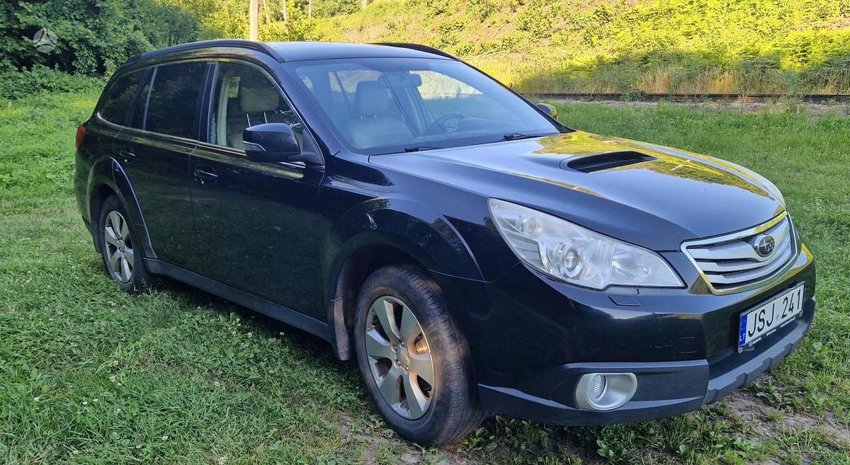 Subaru Outback 2013 — rear view