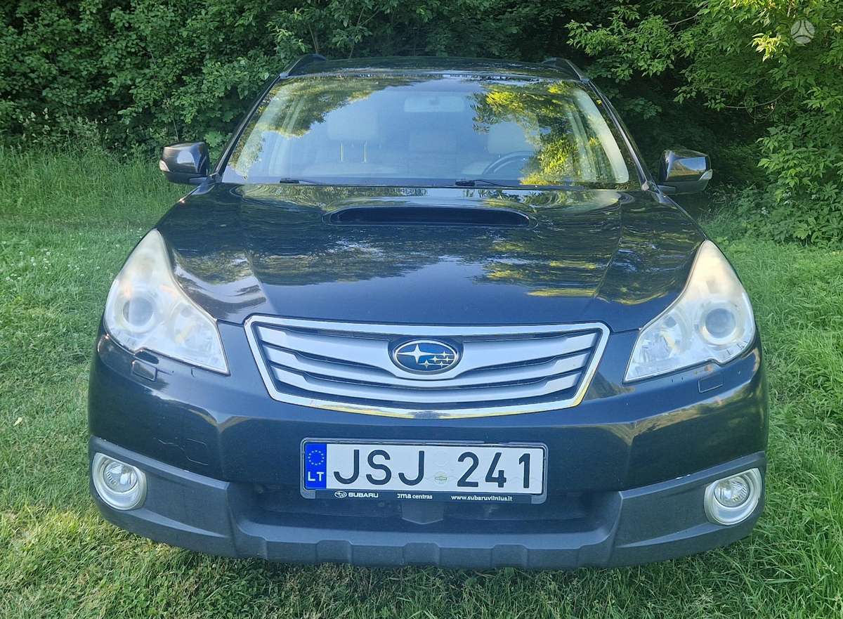 Subaru Outback 2013 — interior