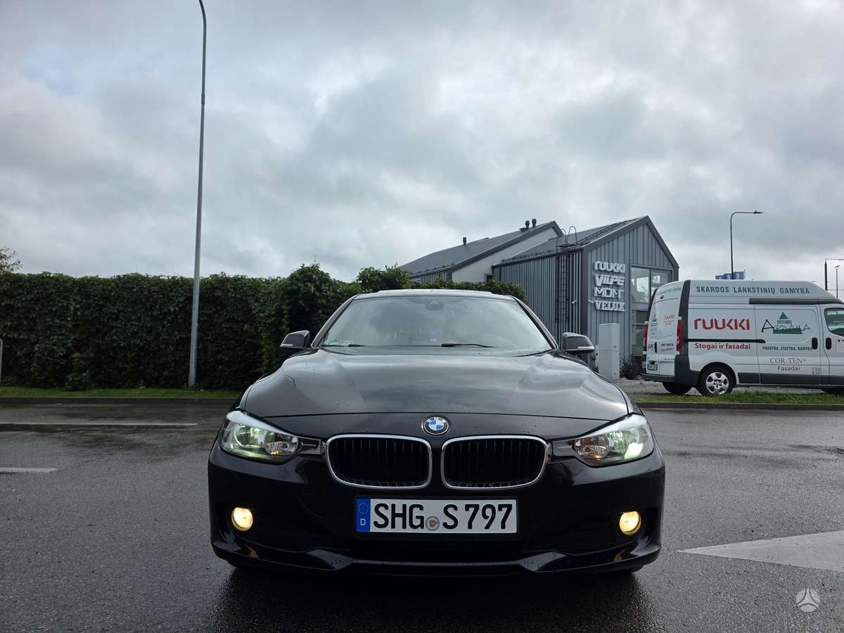 BMW 320 2014 — rear view