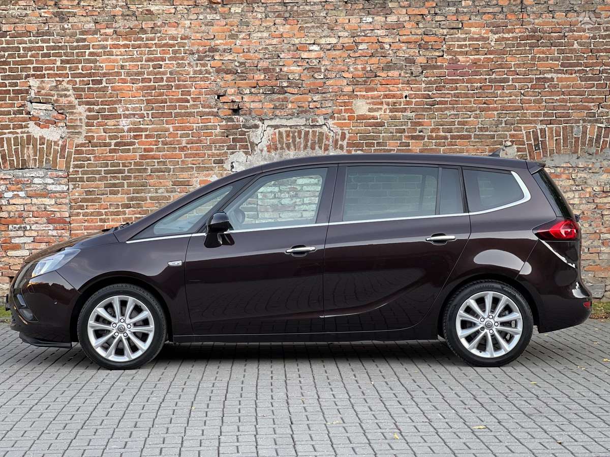 Opel Zafira 2012 — photo 10