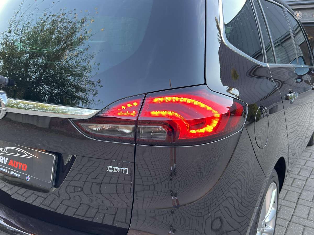 Opel Zafira 2012 — photo 20