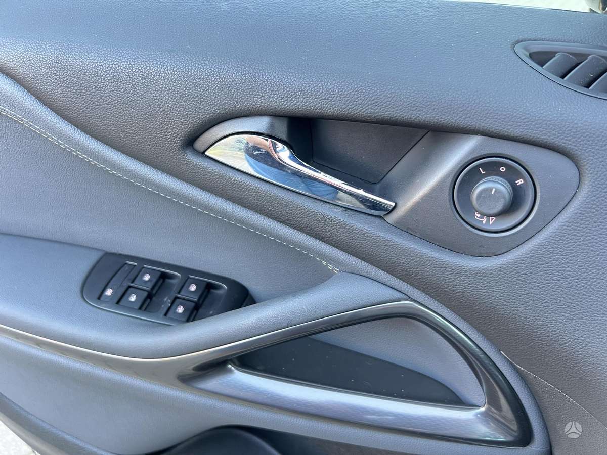 Opel Zafira 2012 — photo 31