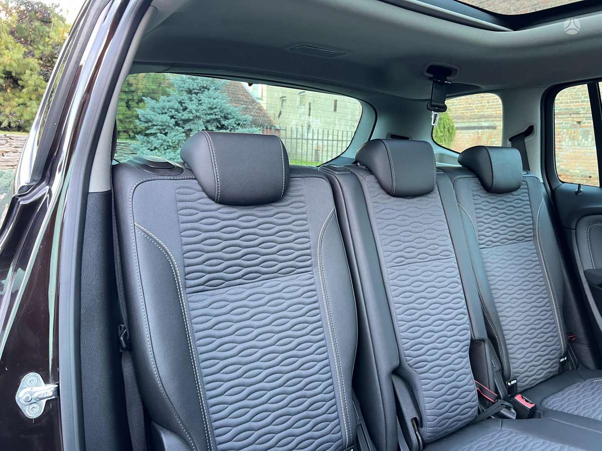 Opel Zafira 2012 — photo 37