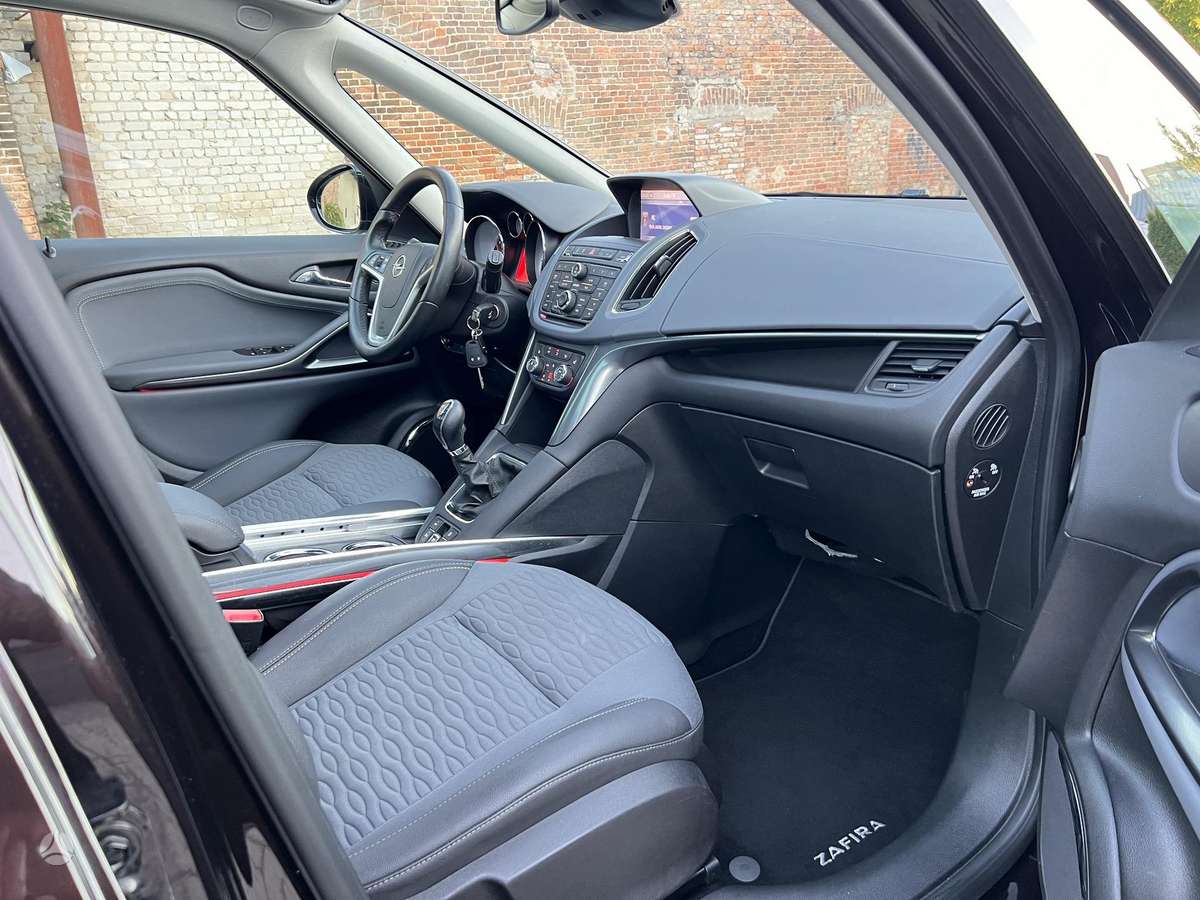 Opel Zafira 2012 — photo 38
